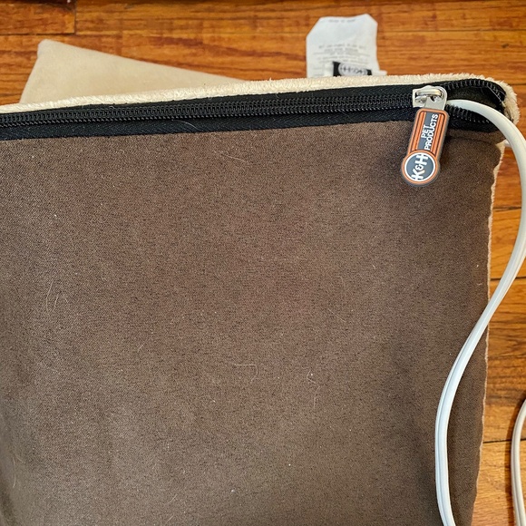 K&H Thermo-Kitty Mat (Heated Pet Bed) 12.5 x 24 Inches - Picture 3 of 10